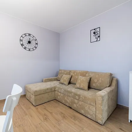 Apartament Debiec Pleasant *